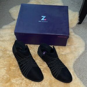 NIB Zee Alexis Women’s Black booties